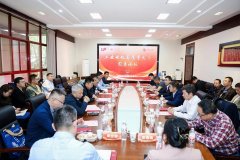 嘉宾配合参不雅工业母机产学研平台